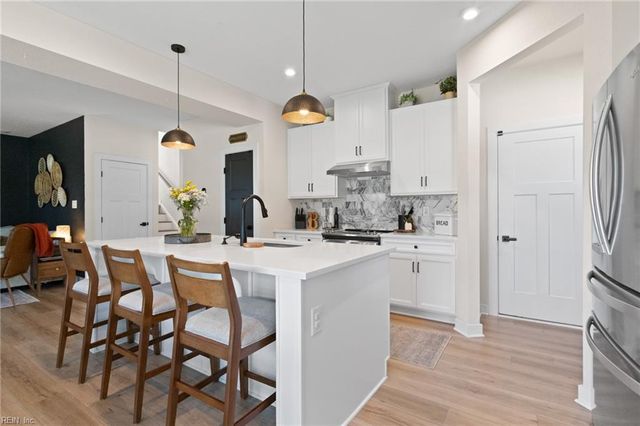 313 Miriam DR E, Moyock, NC 27958