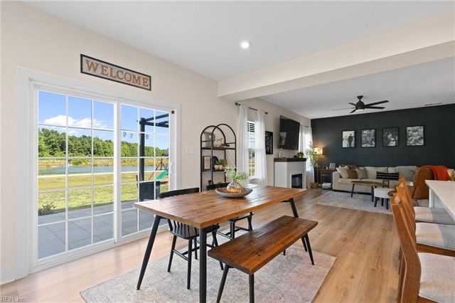 313 Miriam DR E, Moyock, NC 27958