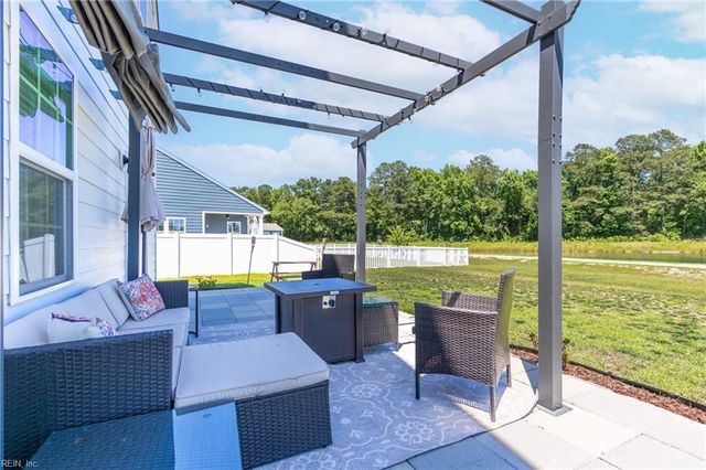 313 Miriam DR E, Moyock, NC 27958