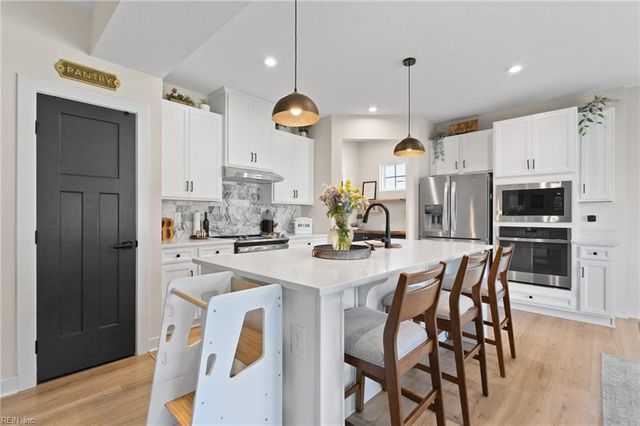 313 Miriam DR E, Moyock, NC 27958
