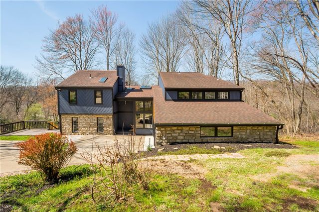 2635 Woodmont Ln, Franklin Park, PA 15090
