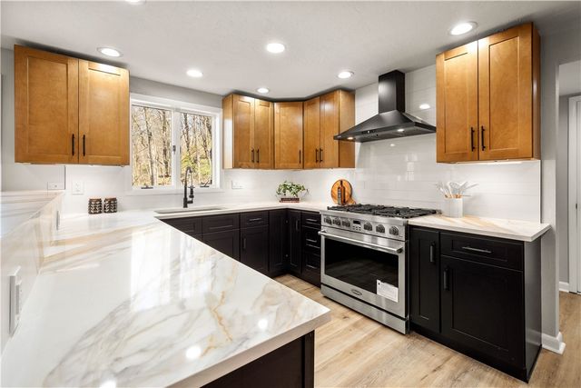 2635 Woodmont Ln, Franklin Park, PA 15090