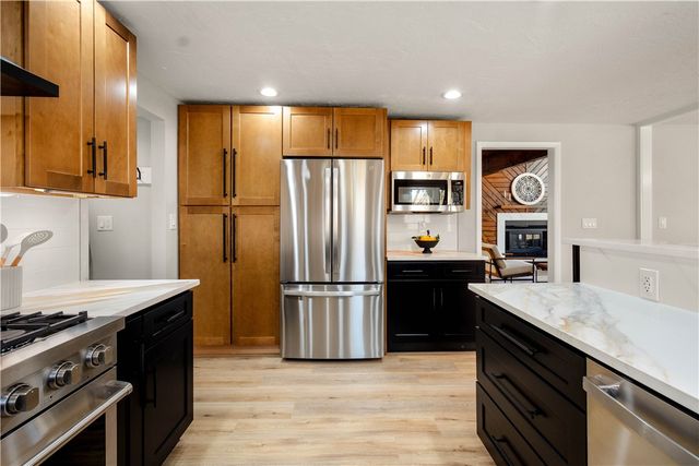 2635 Woodmont Ln, Franklin Park, PA 15090