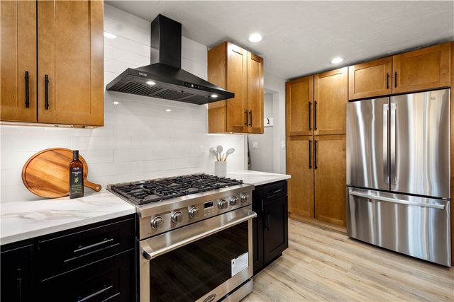 2635 Woodmont Ln, Franklin Park, PA 15090