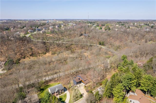 2635 Woodmont Ln, Franklin Park, PA 15090