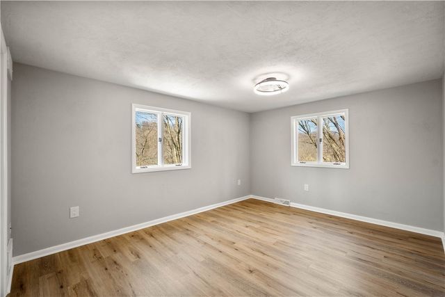 2635 Woodmont Ln, Franklin Park, PA 15090