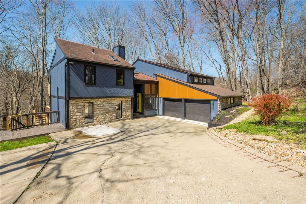 2635 Woodmont Ln, Franklin Park, PA 15090