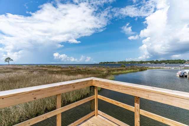 95 Marina Cove Drive, Niceville, FL 32578