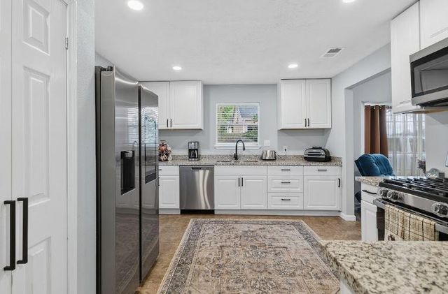607 Brook Hollow Drive, Conroe, TX 77385