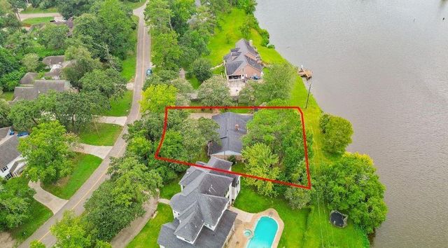 607 Brook Hollow Drive, Conroe, TX 77385