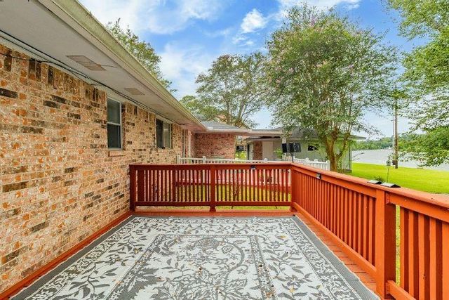 607 Brook Hollow Drive, Conroe, TX 77385