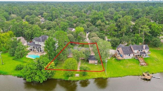 607 Brook Hollow Drive, Conroe, TX 77385