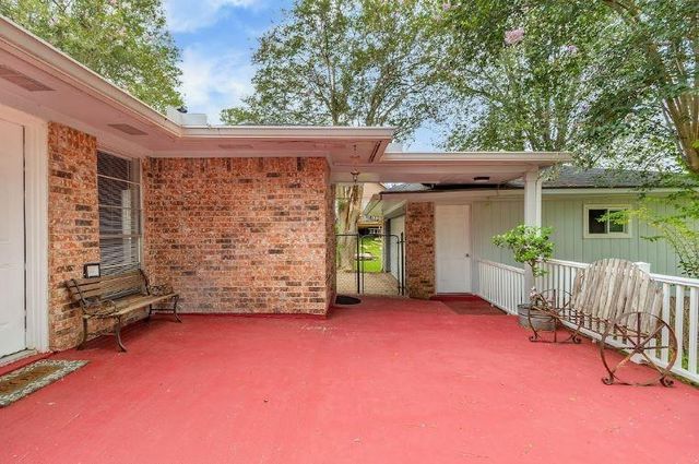 607 Brook Hollow Drive, Conroe, TX 77385