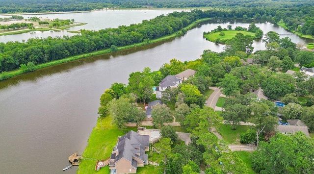607 Brook Hollow Drive, Conroe, TX 77385