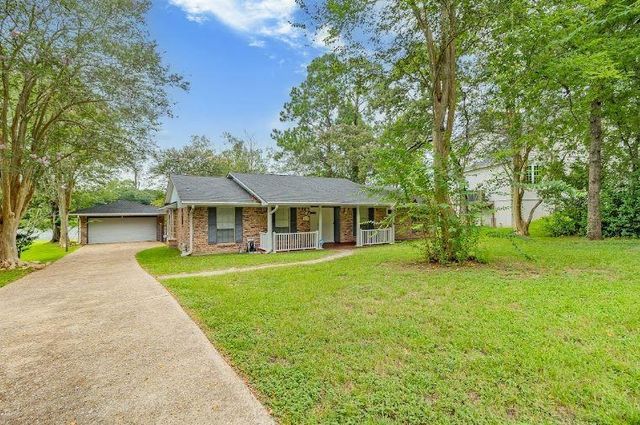 607 Brook Hollow Drive, Conroe, TX 77385