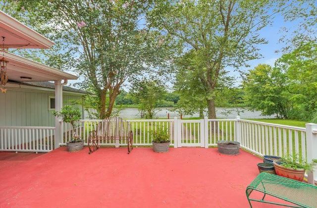 607 Brook Hollow Drive, Conroe, TX 77385