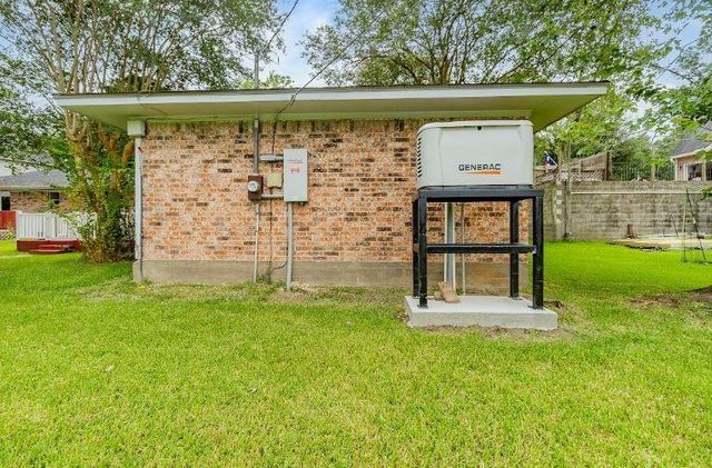 607 Brook Hollow Drive, Conroe, TX 77385