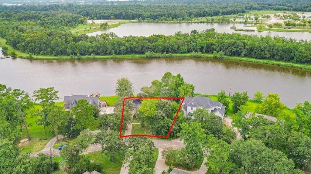 607 Brook Hollow Drive, Conroe, TX 77385