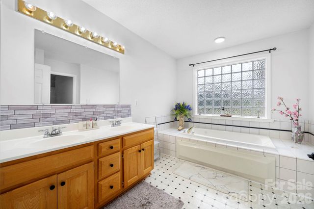 95 Chesterfield Drive, Taylorsville, NC 28681