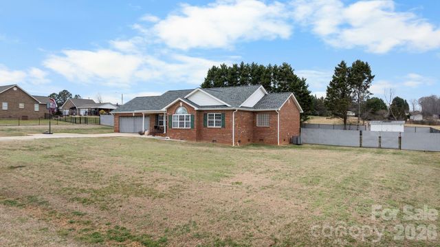 95 Chesterfield Drive, Taylorsville, NC 28681