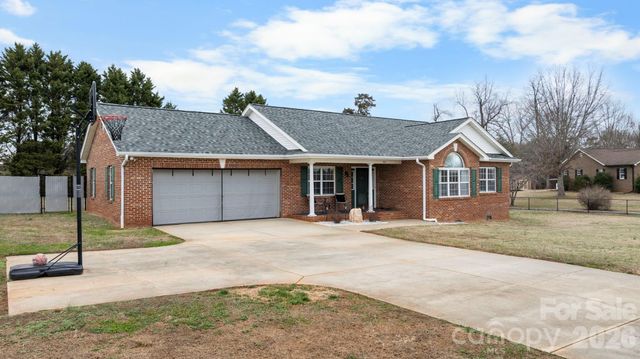 95 Chesterfield Drive, Taylorsville, NC 28681