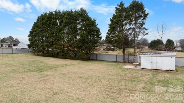 95 Chesterfield Drive, Taylorsville, NC 28681