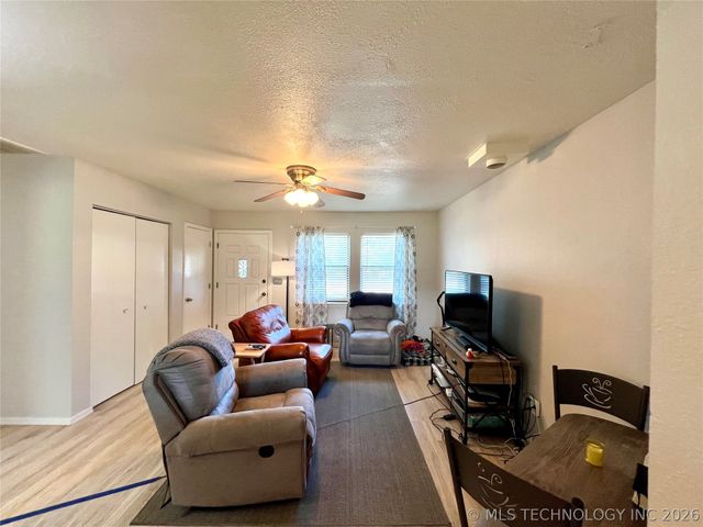 429937 E 1159 Road, Porum, OK 74455