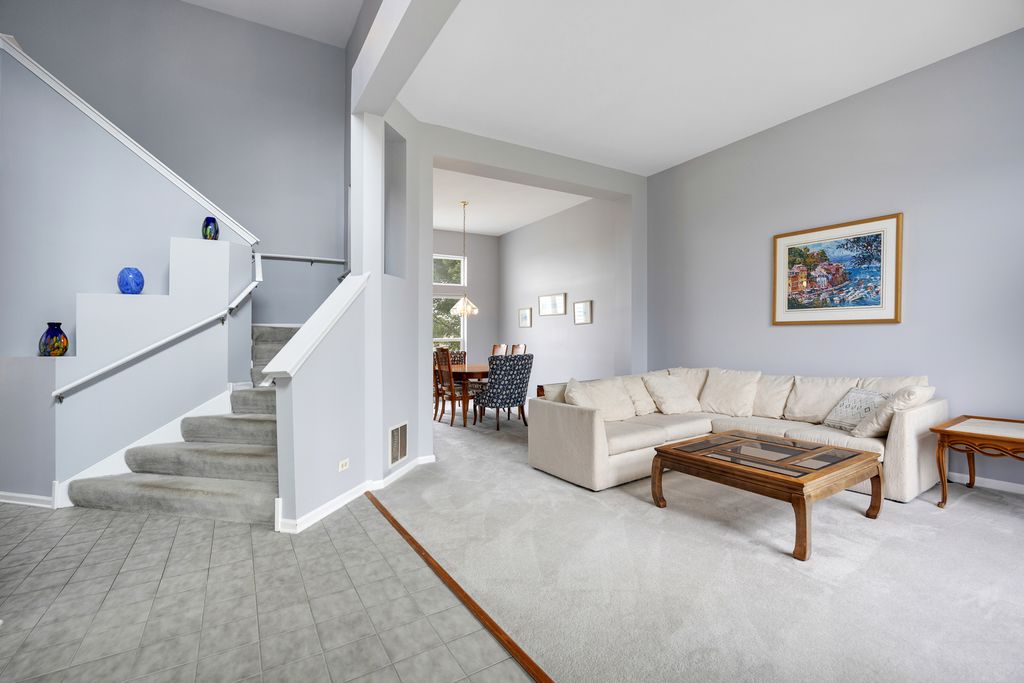 677 Linden Drive, Carol Stream, IL 60188 — photo 3