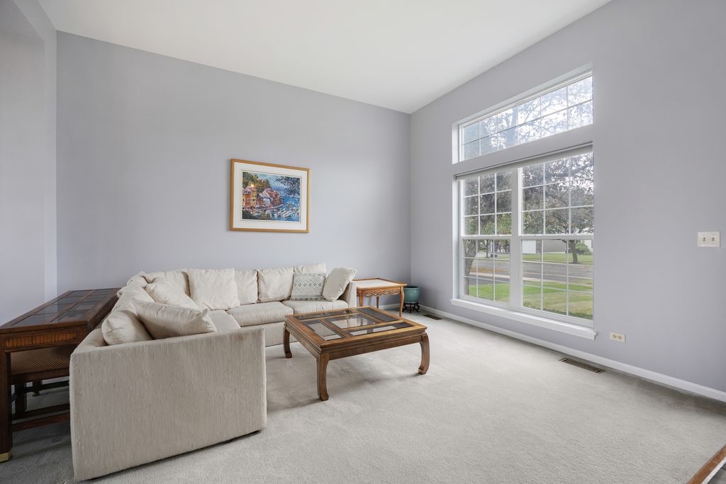 677 Linden Drive, Carol Stream, IL 60188 — photo 4