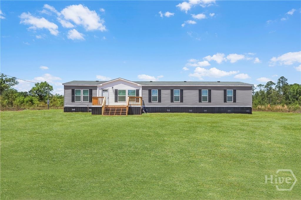 221 County Line Road, Hinesville, GA 31313
