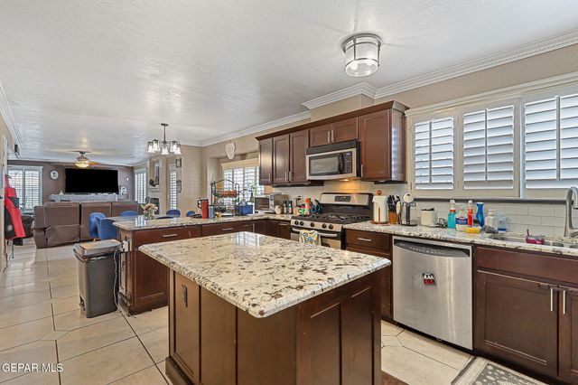 2053 GUS MORAN Street, El Paso, TX 79936