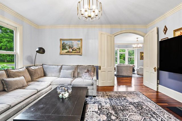 12921 N Fox Hollow ROAD, Mequon, WI 53097