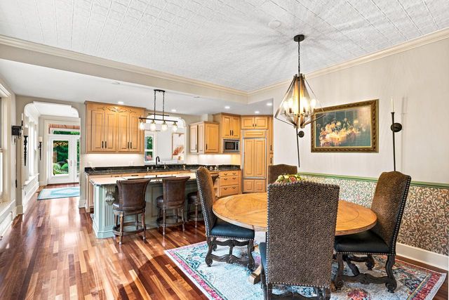 12921 N Fox Hollow ROAD, Mequon, WI 53097