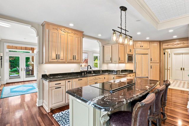 12921 N Fox Hollow ROAD, Mequon, WI 53097