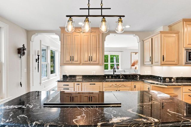 12921 N Fox Hollow ROAD, Mequon, WI 53097