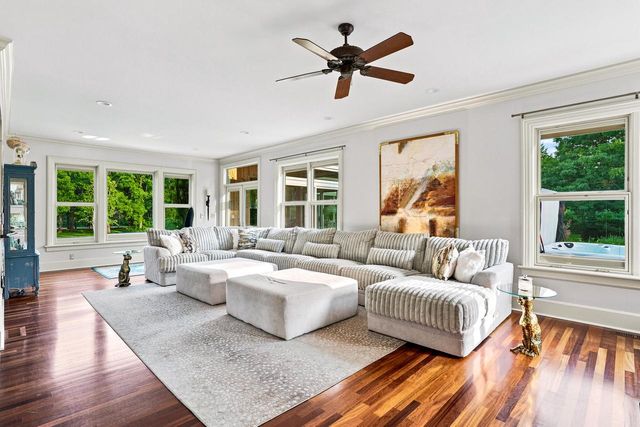 12921 N Fox Hollow ROAD, Mequon, WI 53097