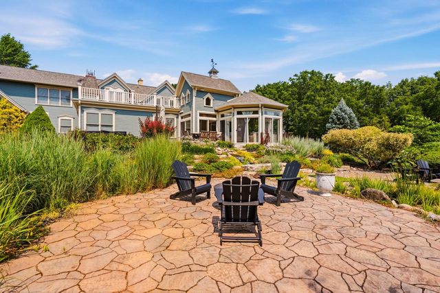 12921 N Fox Hollow ROAD, Mequon, WI 53097