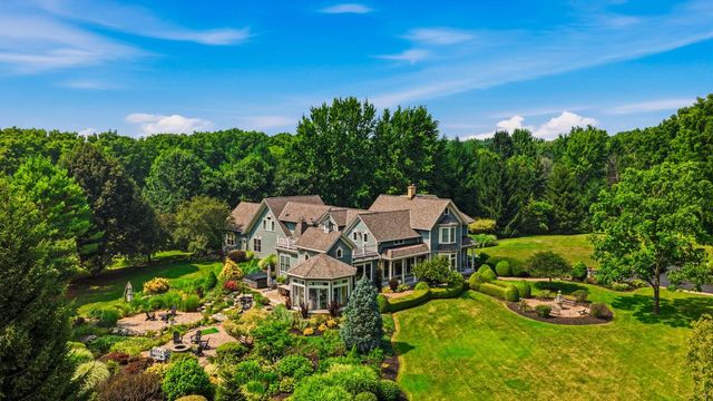 12921 N Fox Hollow ROAD, Mequon, WI 53097