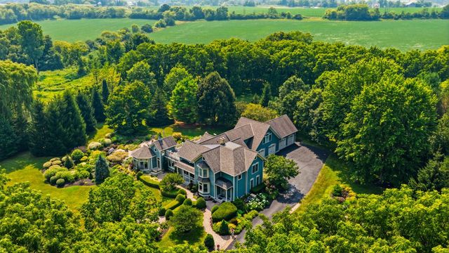 12921 N Fox Hollow ROAD, Mequon, WI 53097