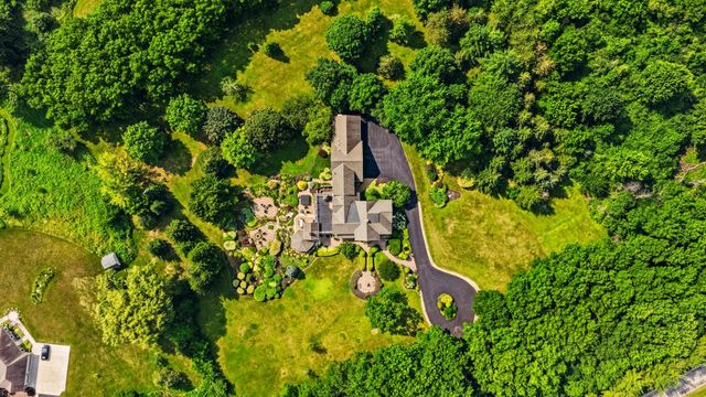 12921 N Fox Hollow ROAD, Mequon, WI 53097