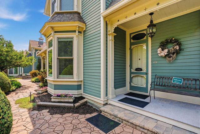 12921 N Fox Hollow ROAD, Mequon, WI 53097