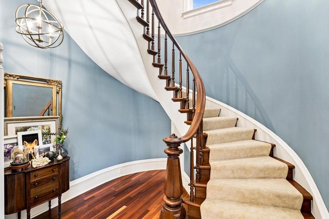 12921 N Fox Hollow ROAD, Mequon, WI 53097