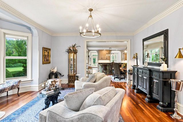 12921 N Fox Hollow ROAD, Mequon, WI 53097