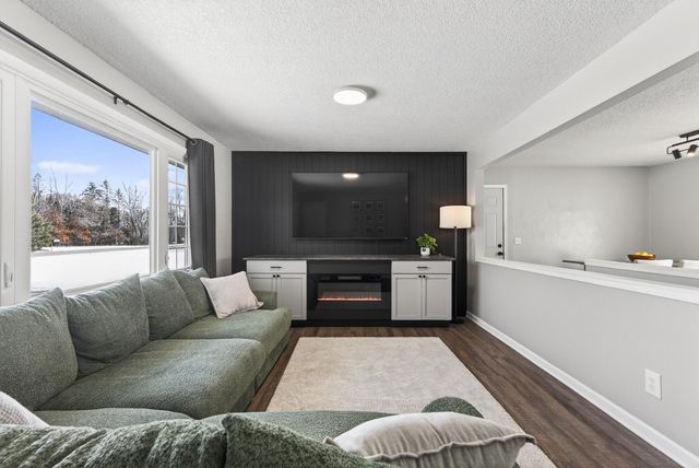 9351 Ochoa Avenue NE, Otsego, MN 55330