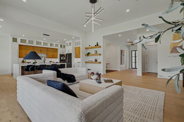 4115 E Vintage Point Drive, Springfield, MO 65809