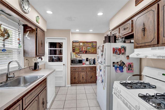 1020 N 5th Street, New Hyde Park, NY 11040