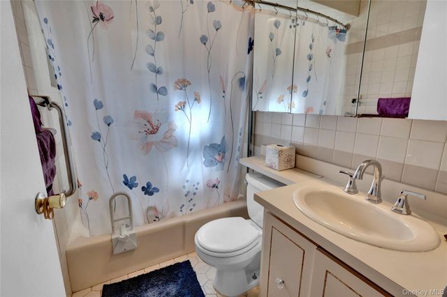 1020 N 5th Street, New Hyde Park, NY 11040