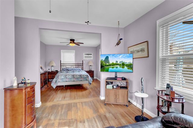 1020 N 5th Street, New Hyde Park, NY 11040
