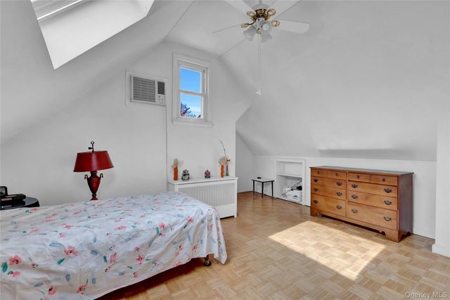 1020 N 5th Street, New Hyde Park, NY 11040