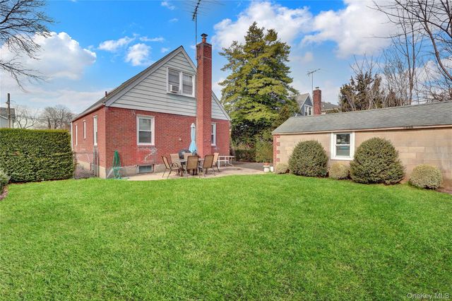 1020 N 5th Street, New Hyde Park, NY 11040